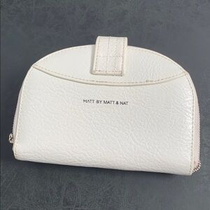 Matt  & Nat Cream Wallet As Is. In Pic